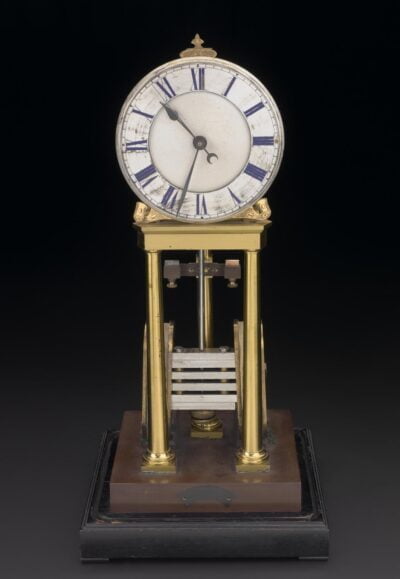 Horloge électrique de Alexander Bain du Science Museum Group ( Image sous licence Creative Commons Attribution 4.0 International - CC 4.0 )