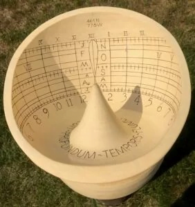 CCM Vase sundial